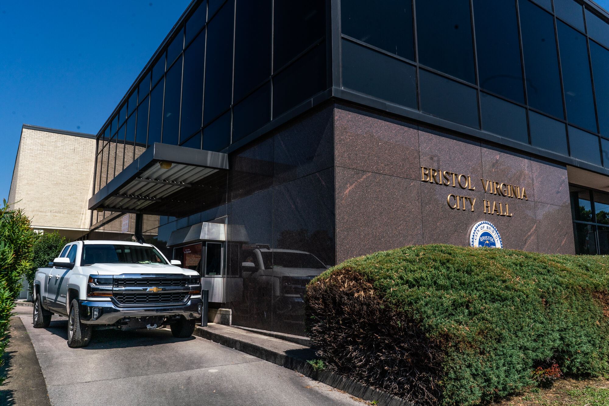 Drive-thru office of elections at Bristol Virginia City Hall